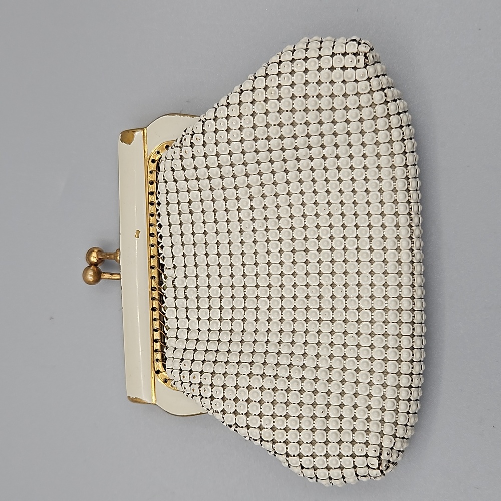 Vintage OROTON Coin PURSE off White enamel and metal Kiss Closure